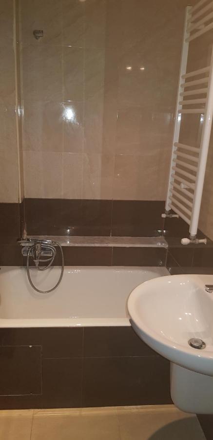 Appartement New Stylish&spacious At Berges Du 2 Tunis